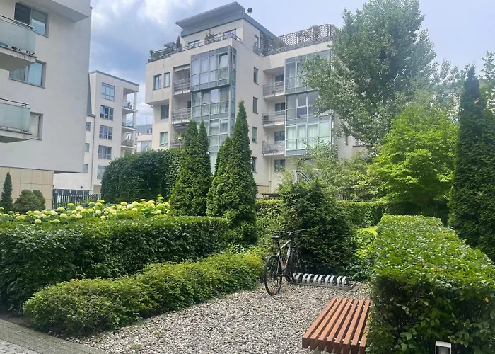 Happy Apartments